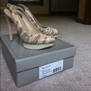 BCBGMAXAZRIA folley heels size 7.5